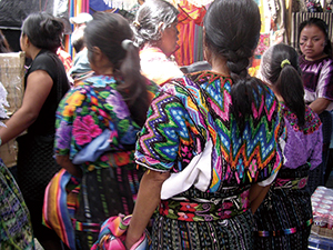 マヤ先住民の民族衣装「サン・クリストバル　輪柄」