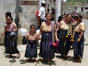 マヤ先住民の民族衣装「サン・クリストバル　花柄小」