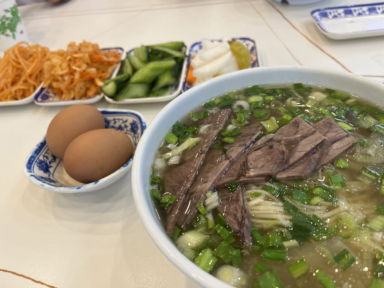 一番細い麺のラーメンとフルサイドメニュー