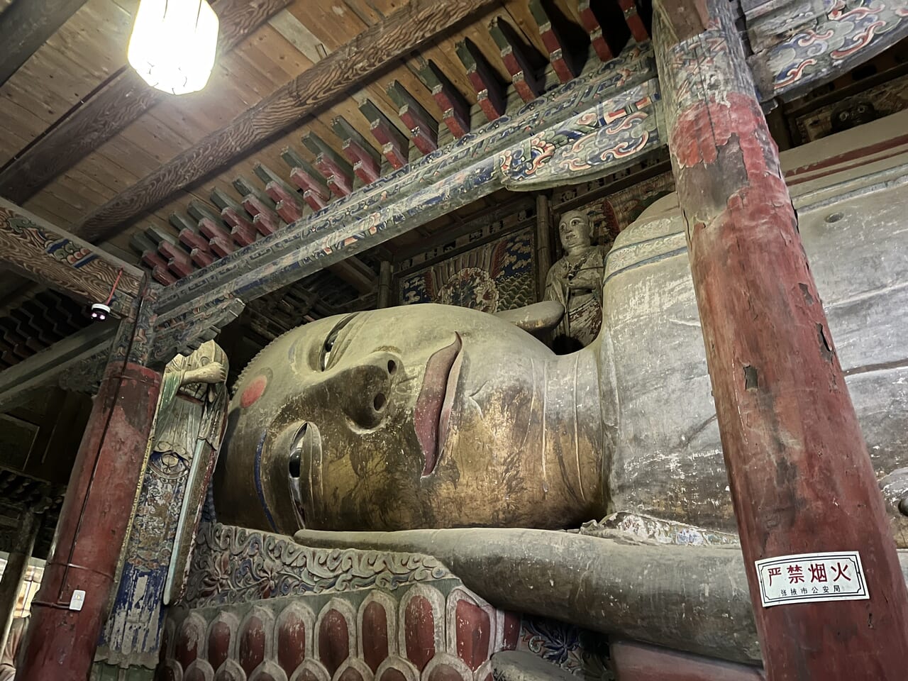 ＜大仏寺の涅槃像＞別棟の建物では、この涅槃仏の構造がわかる展示がありました