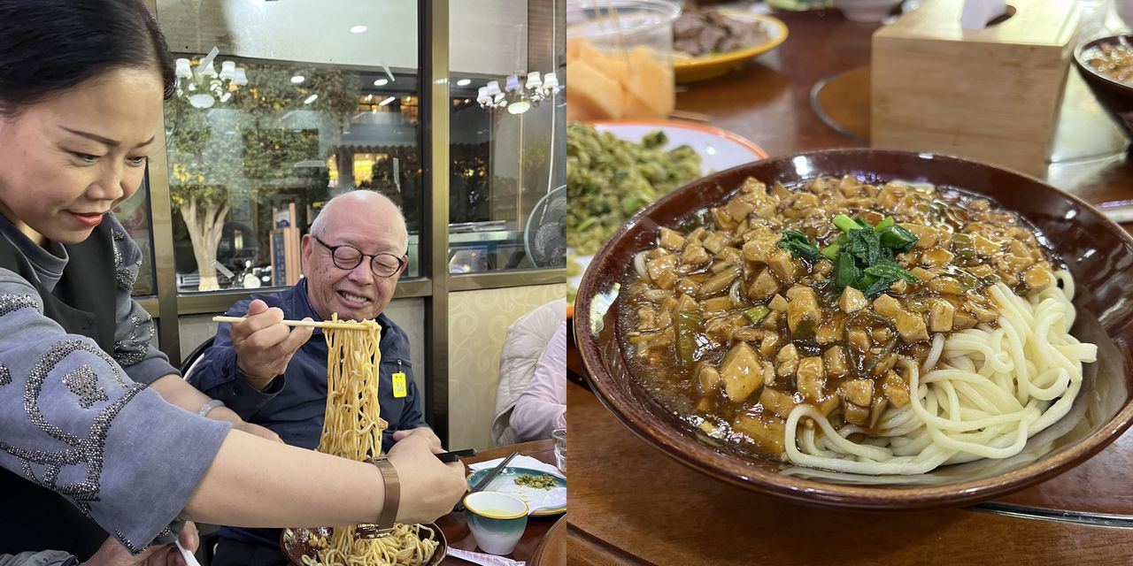 ＜ロバ肉と黄面＞黄面（黄麺）は、長いので店員の方に箸で切ってもらってるところ、この食べ方がお作法？