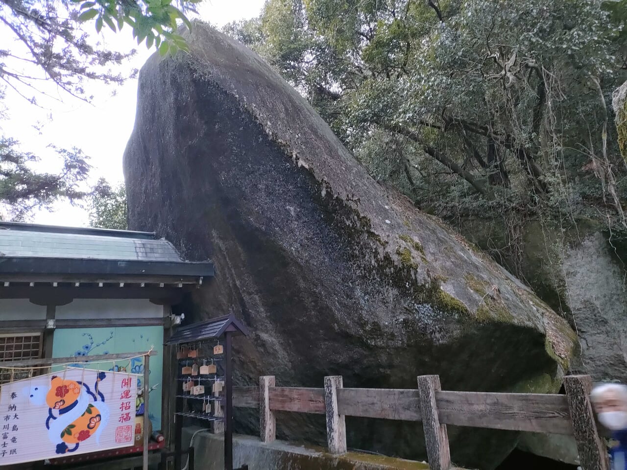 磐船神社とご神体の磐座