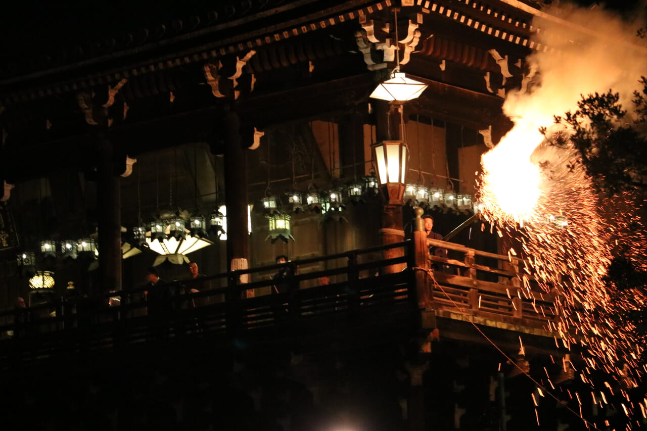 奈良東大寺お水取り（二月堂）